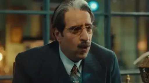 خطة سرية للسفر إلى لندن.. أحداث مشوقة في... خطة سرية للسفر إلى لندن.. أحداث مشوقة في الحلقة 10 من «النص الثاني»