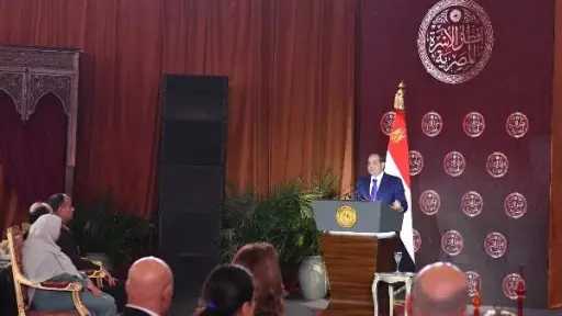 الرئيس السيسي يحذر من أمر يؤدي لتراكم الديون... الرئيس السيسي يحذر من أمر يؤدي لتراكم الديون والدخول في دائرة من الأعباء الاقتصادية