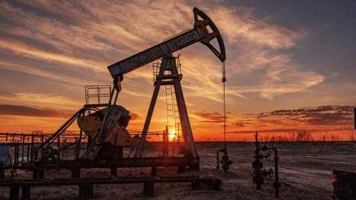 «وول ستريت» تحذر من قفزة حادة في أسعار النفط مع استمرار إغلاق مضيق هرمز