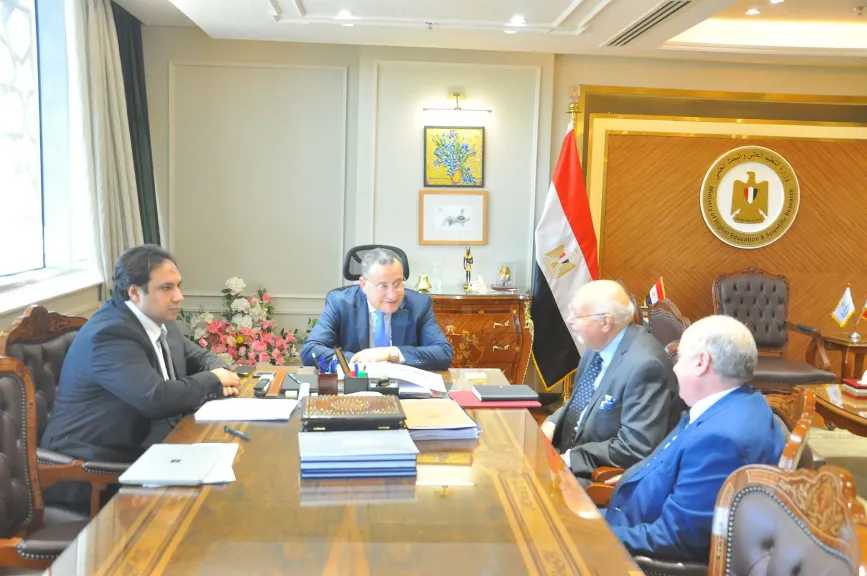 وزيرة الإسكان تترأس الاجتماع الدوري للجنة المرافق لمتابعة منظومة العمل بقطاعات مياه الشرب والصرف الصحي