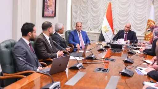 العمل تبحث التجارب الدولية الناجحة في المنصات الوطنية لتدريب وتأهيل الشباب