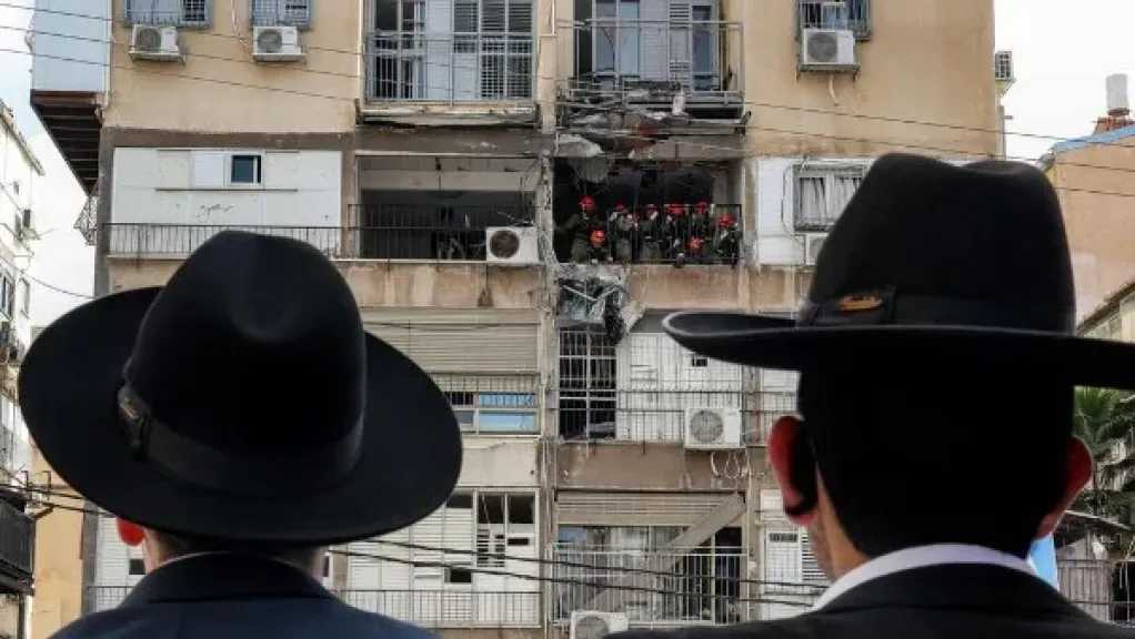 كارثة في قلب إسرائيل.. صواريخ إيرانية تدمر المباني وتصيب العشرات