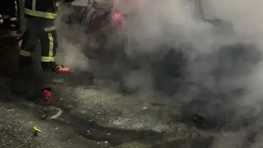 مصرع طالب داخل سيارته بعد اشتعالها إثر حادث... مصرع طالب داخل سيارته بعد اشتعالها إثر حادث بطريق السويس الصحراوي