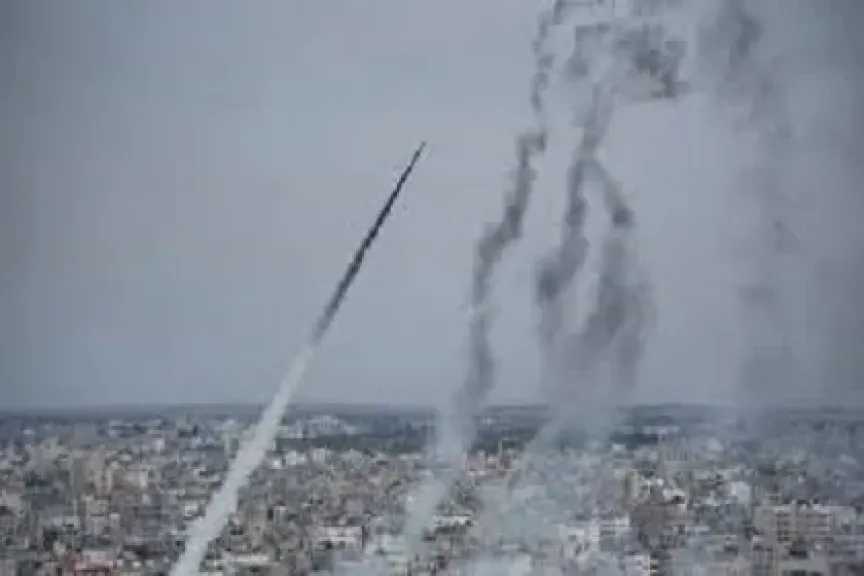 رشقة صاروخية إيرانية تضرب العمق الإسرائيلي الآن.. وجيش الاحتلال يجتاح لبنان بريا