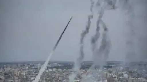 رشقة صاروخية إيرانية تضرب العمق الإسرائيلي الآن.. وجيش الاحتلال يجتاح لبنان بريا