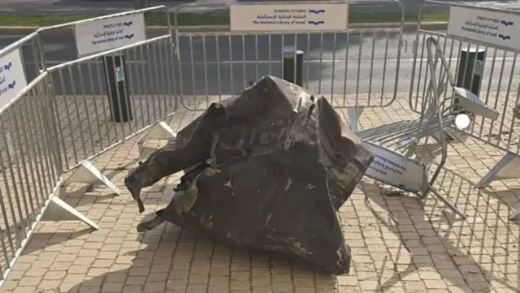  شظية صاروخ إيراني تسقط قرب البرلمان الإسرائيلي