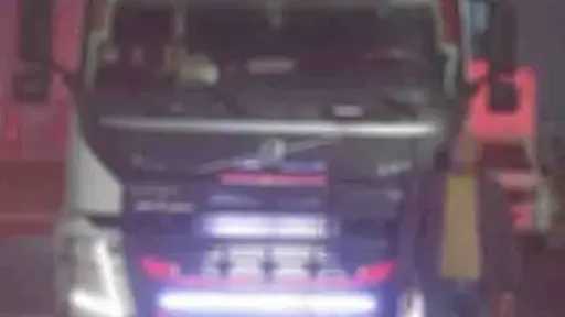 ضبط سائق نقل اصطدم بسيارة ملاكي وفر هاربًا بعد تداول فيديو الواقعة بالقاهرة