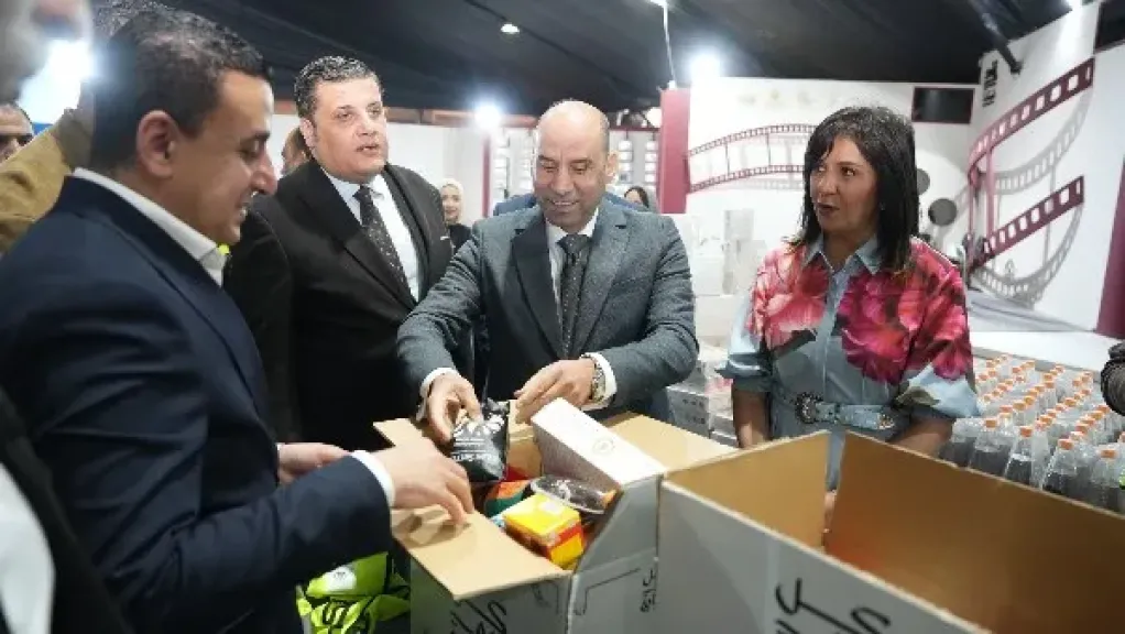 وزير العمل يشارك في تجهيز مساعدات رمضانية للأسر الأولى بالرعاية