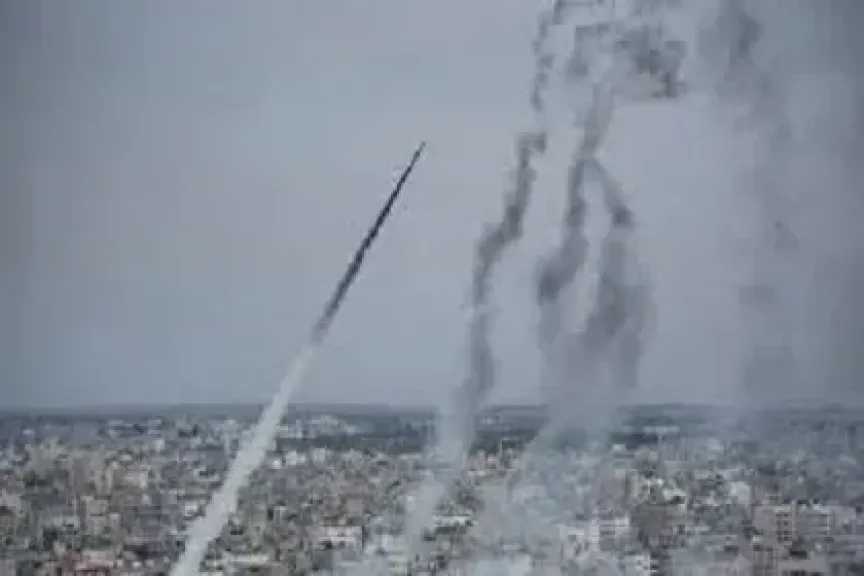 تصعيد إيراني-إسرائيلي: سقوط صواريخ في مناطق متفرقة بديمونة