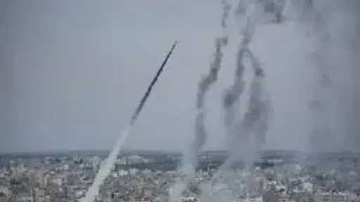 تصعيد إيراني-إسرائيلي: سقوط صواريخ في مناطق متفرقة بديمونة