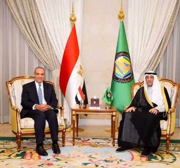 وزير الخارجية يعقد لقاءً مع أمين عام مجلس التعاون الخليجي