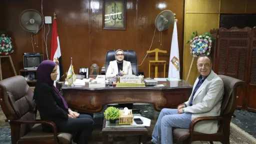 محافظ الوادي الجديد تبحث إنشاء مجمع مصانع بالتعاون مع هيئة تنمية الصعيد