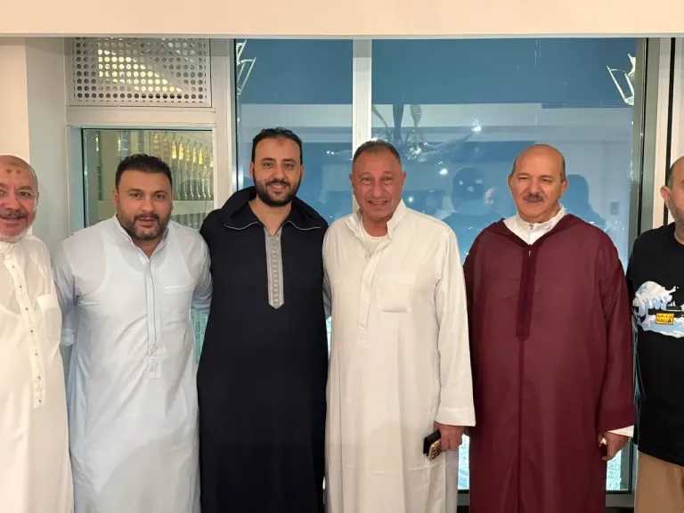 الخطيب ونجوم الرياضة المصرية يجتمعون على مائدة إفطار في مكة المكرمة