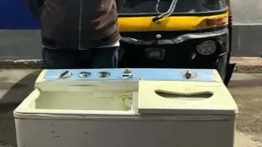 ضبط سائق توك توك لسرقته غسالة أمام محل بالبحيرة