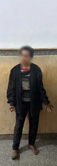 سيدة تُلقي الحجارة على السيارات في الإسماعيلية.. ضبطها وإيداعها مركزًا للعلاج النفسي