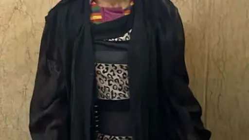 سيدة تُلقي الحجارة على السيارات في الإسماعيلية.. ضبطها وإيداعها مركزًا للعلاج النفسي