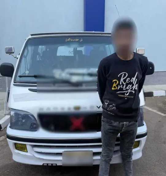 القبض على سائق ميكروباص بتهمة تقسيم خط السير في الجيزة