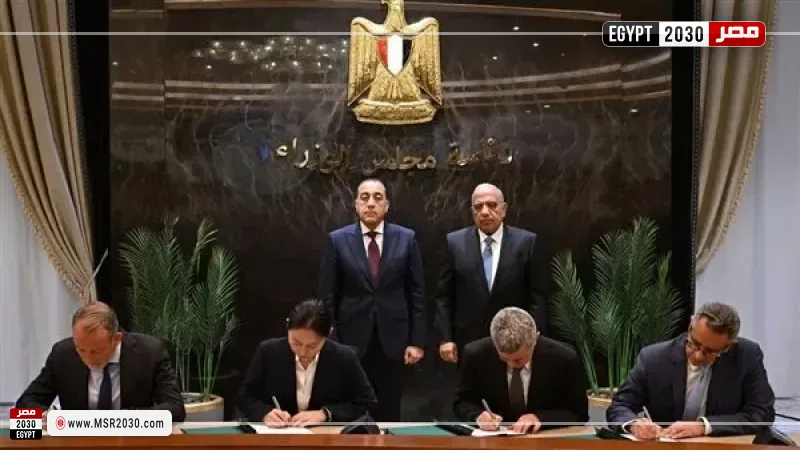 جانب من التوقيع