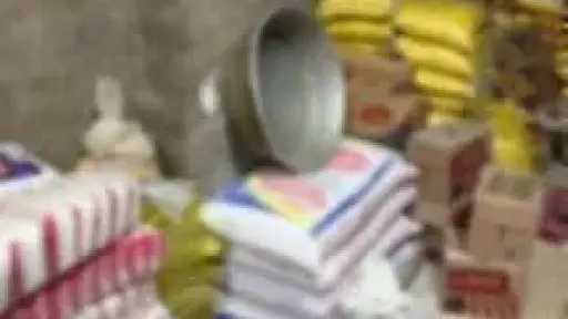 ضبط صاحب مخزن بحوزة 3 أطنان لحجب السلع التموينية عن التداول بالشرابية