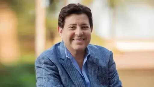 تحسن الحالة الصحية لـ هاني شاكر ونقله قريبًا من العناية المركزة إلى جناح خاص