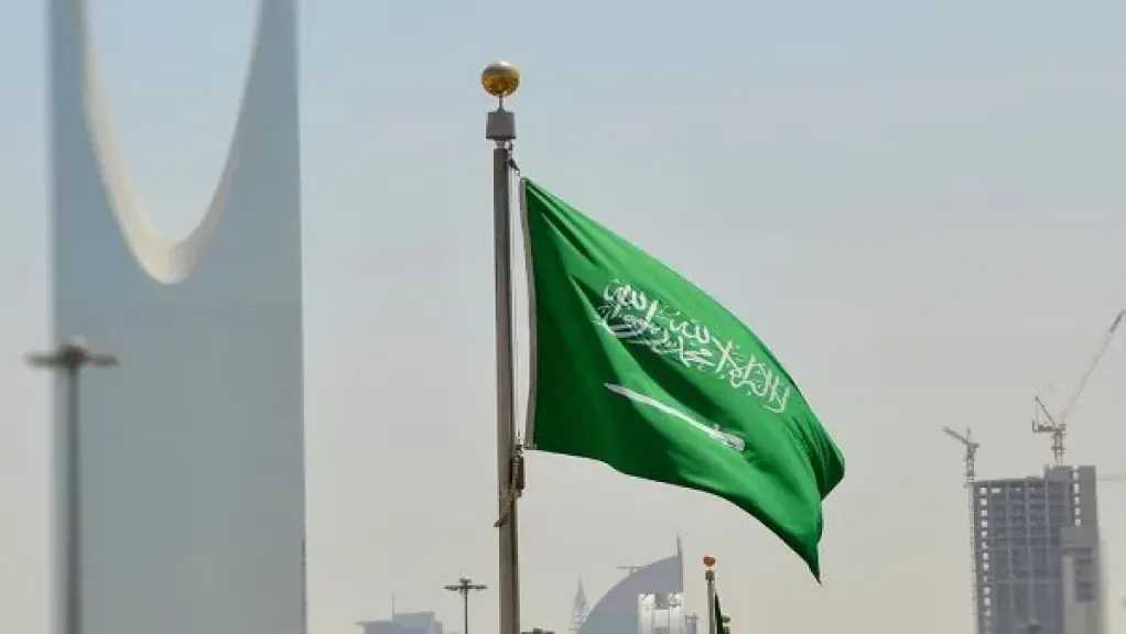 السعودية: الدفاعات الجوية تتعامل مع تهديد باليستي في الرياض