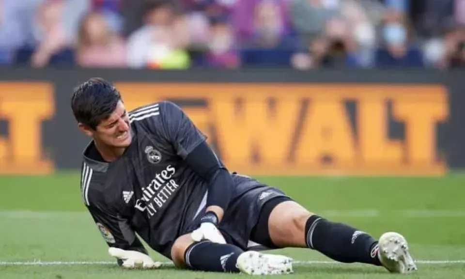 ريال مدريد يعلن إصابة كورتوا ومدة غيابه قبل ديربي أتلتيكو