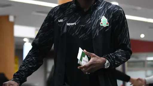 بعثة الجيش الملكي تغادر المغرب إلى القاهرة استعدادًا لمواجهة بيراميدز.. صور