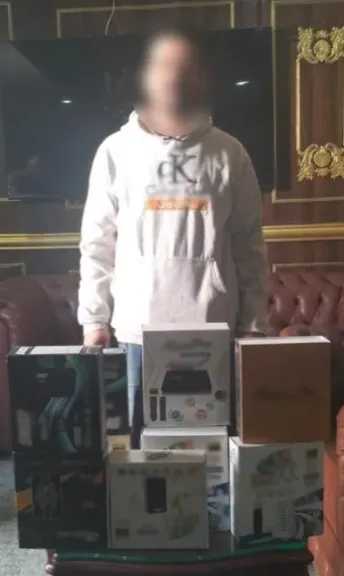 ضبط صاحب محل بالجيزة لبيع أجهزة ريسيفر غير قانونية لفك شفرات القنوات الفضائية