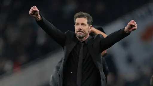 سيميوني يتحدى برشلونة: «سنواجه أقوى هجوم في أوروبا بلا خوف»