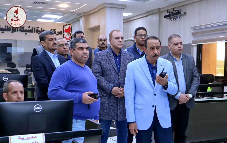 محافظ سوهاج يتابع من مركز سيطرة الشبكة الوطنية تداعيات سوء الأحوال الجوية