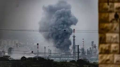 يديعوت أحرونوت: أضرار تلحق بمصافي في حيفا.. وتحقيق بشأن مواد خطرة