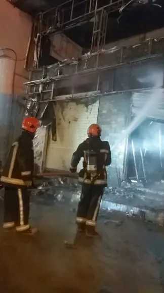 حريق يلتهم محال تجارية بالعجمي في الإسكندرية