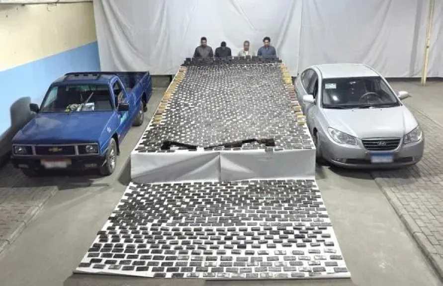 الداخلية توجه ضربات استباقية للبؤر الإجرامية.. ضبط طن ونصف مخدرات وأسلحة نارية