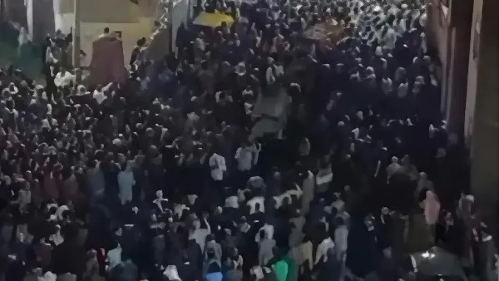 جنازة الأسرة المتوفية 