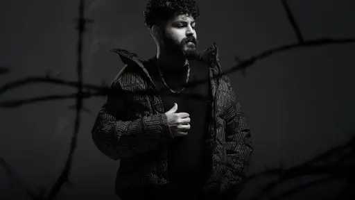 مسلم يطرح “بنلف وندور” بأسلوب روك فلسفي في ألبومه الجديد “وحشاني”