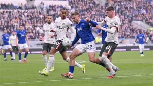 إيفرتون يكتسح تشيلسي بثلاثية نظيفة في البريميرليج