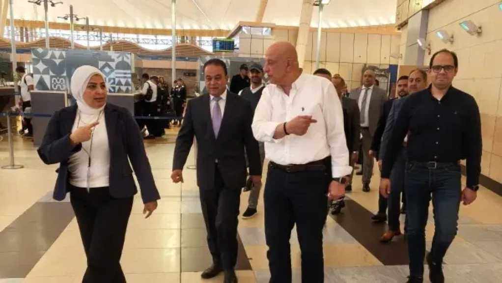 رئيس المصرية للمطارات يطمئن على سير العمل في مطار شرم الشيخ