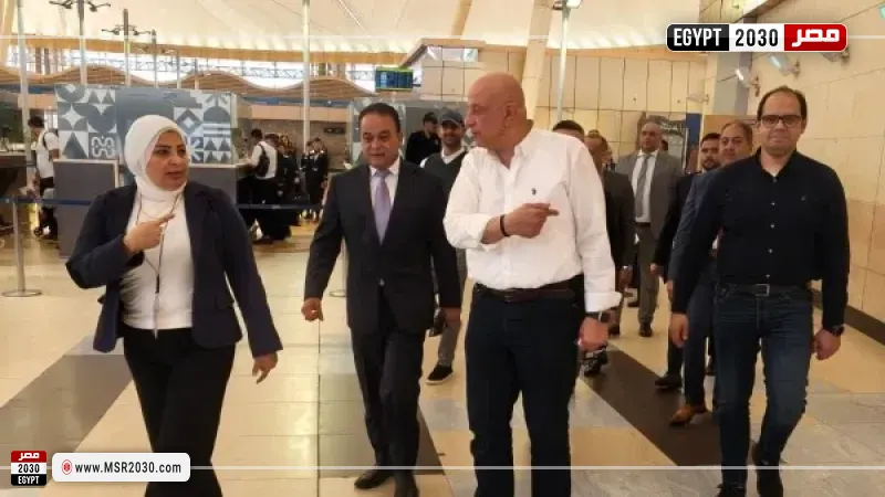 رئيس المصرية للمطارات يطمئن على سير العمل في مطار شرم الشيخ