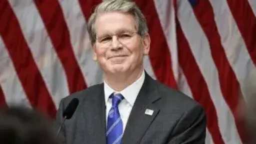 وزير الخزانة الأمريكي: جميع الخيارات مطروحة بما في ذلك إرسال قوات لتأمين جزيرة خارك