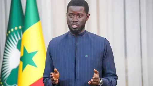 الرئيس السنغالي يبدأ زيارة رسمية لإسبانيا لتعزيز التعاون الثنائي ومكافحة الهجرة