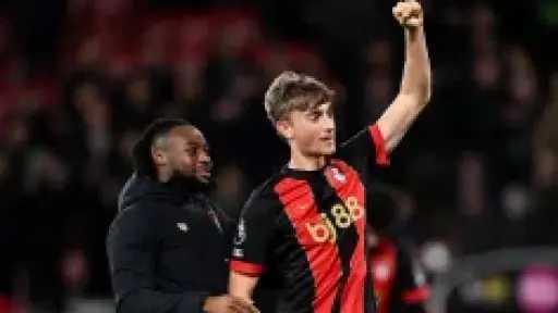 دين هويسن يكشف معاناته مع الإصابات ويحتفل بفوز... دين هويسن يكشف معاناته مع الإصابات ويحتفل بفوز ريال مدريد على أتلتيكو مدريد