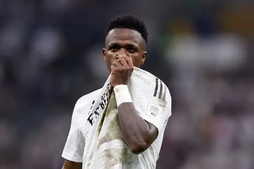 لحظة ساخنة في ديربي مدريد.. فينيسيوس يرد على استفزاز سيميوني بهدفين