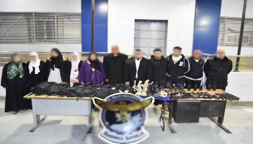 القبض على عصابة ترتدى ملابس تشبه الشرطة بدعوى تقديم خدمات تأمين الحفلات والشخصيات