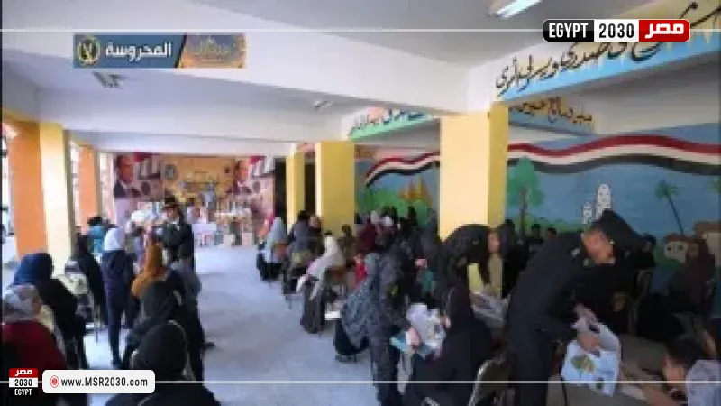 الداخلية تحتفل بعيد الفطر المبارك مع المواطنين وتوزع كحك وملابس العيد