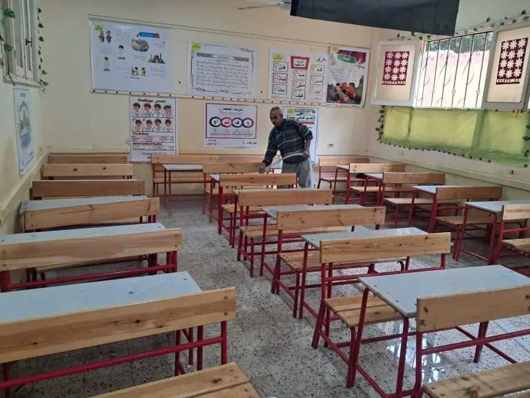 نظافة وصيانة.. إستعدادات المدارس لعودة الدراسة غداً