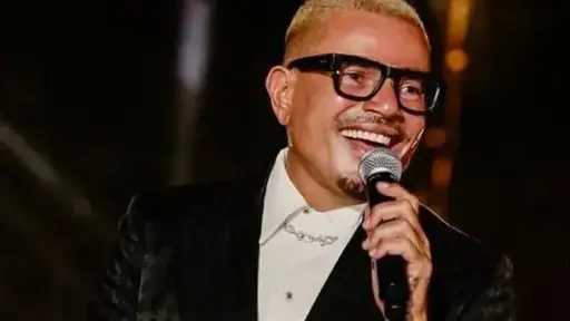 عمرو دياب يعلن عن تأجيل حفله