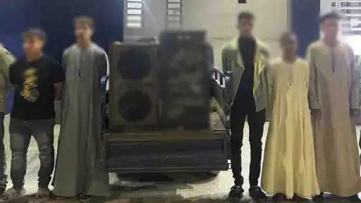 ضبط طلاب رقصوا على تروسيكل بمكبرات صوت بدون ملابس في قنا