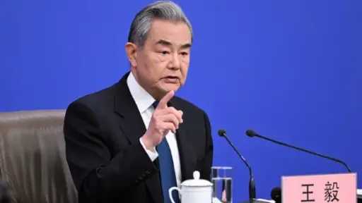 في أسرع وقت.. وزير خارجية الصين يدعو لإجراء محادثات سلام بالشرق الأوسط