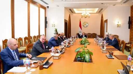 وزير الخارجية يلتقى مع مجموعة من السفراء المتقاعدين ويبحث محددات الموقف المصرى من التطورات الإقليمية