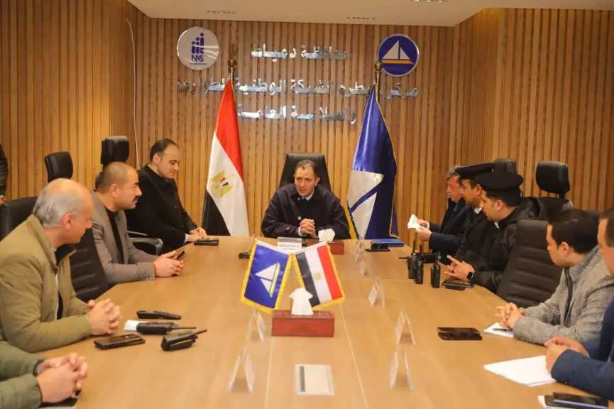 محافظ دمياط يرأس غرفة العمليات بمركز السيطرة لمتابعة الأحوال الجوية